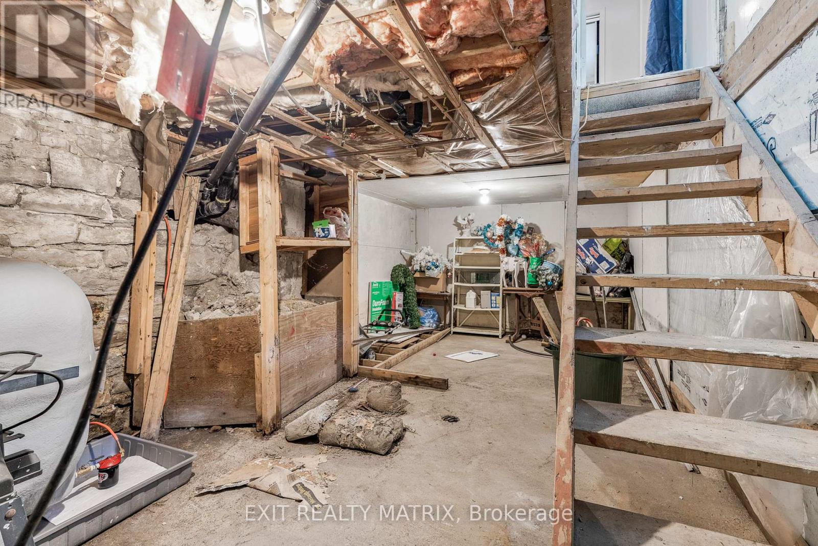 235-237 GUIGUES AVENUE - 27