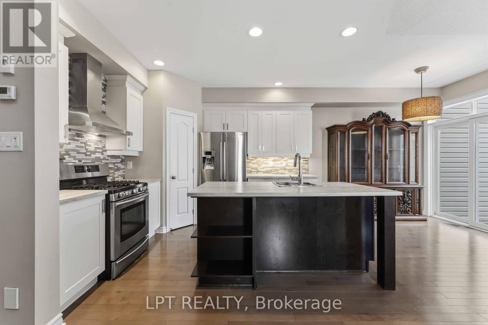 2 Bed, 3 Bath House for Sale in Ottawa – 321 KINGBROOK DRIVE, Ottawa – MLS# X13223094 - Image 9