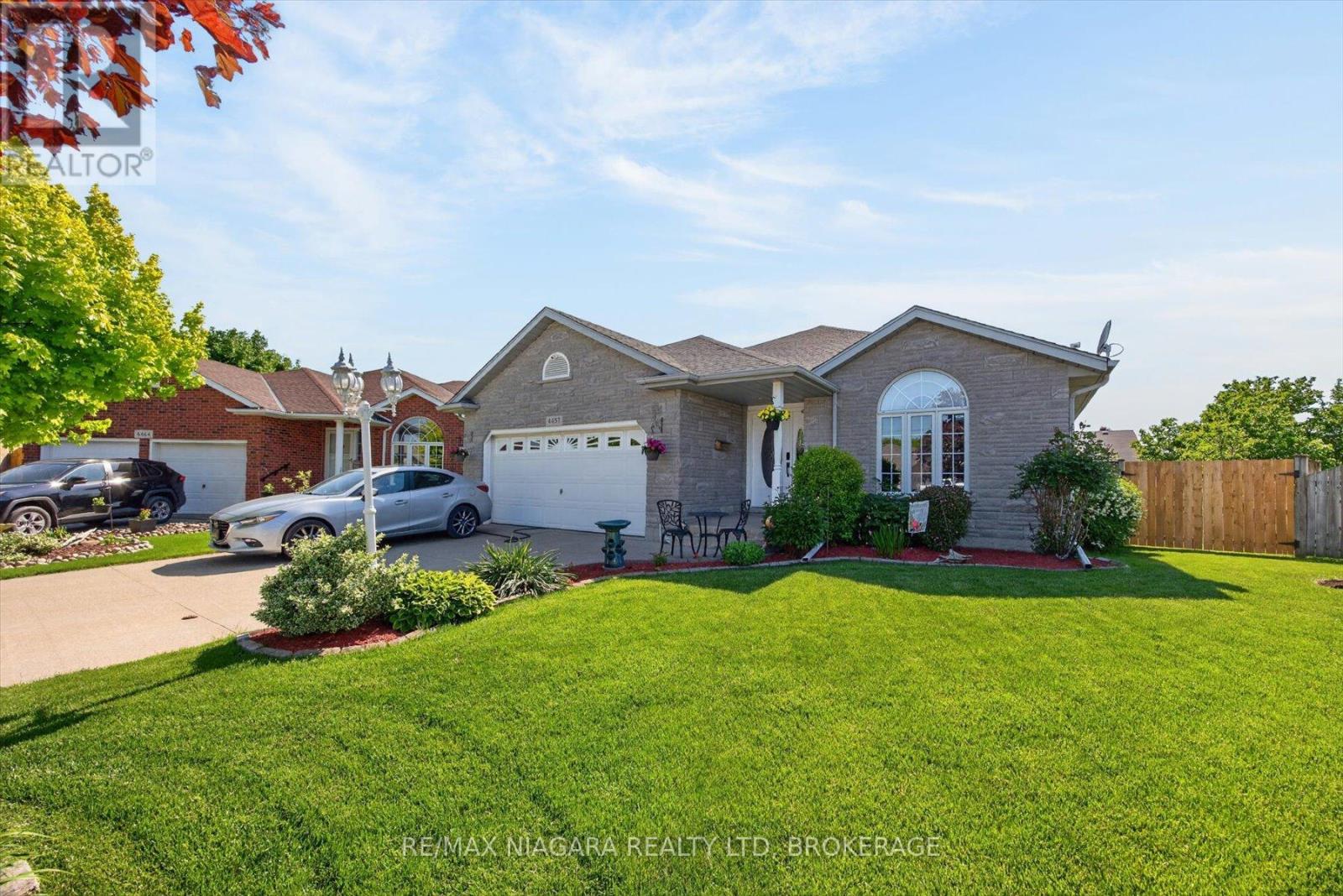 4457 KATHLEEN CRESCENT - Image 3