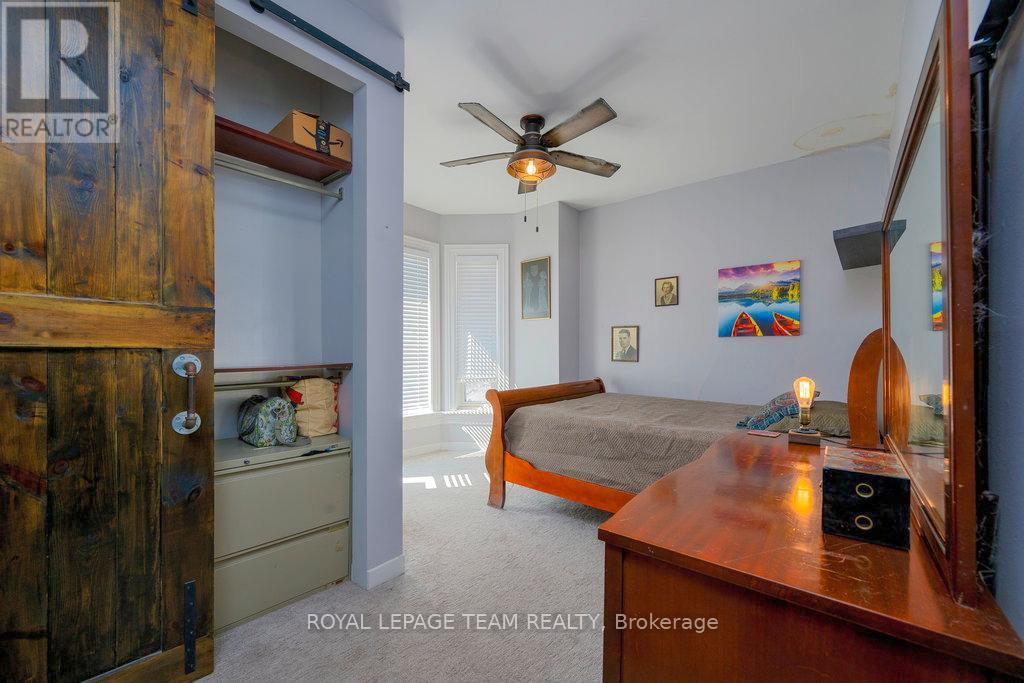 422 DONALD B MUNRO DRIVE - 17