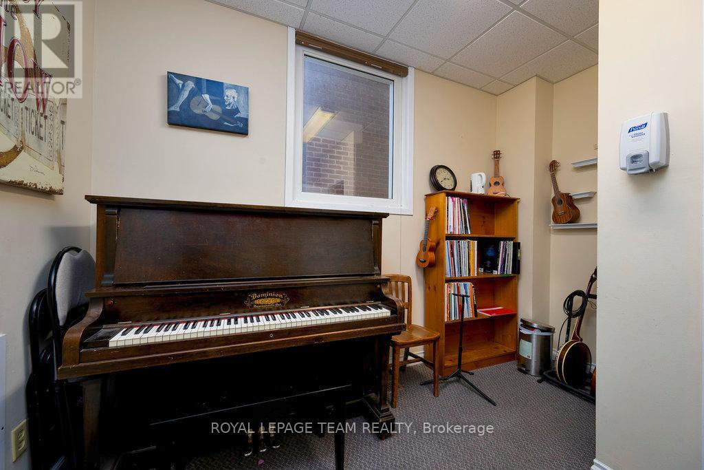 422 DONALD B MUNRO DRIVE - 7