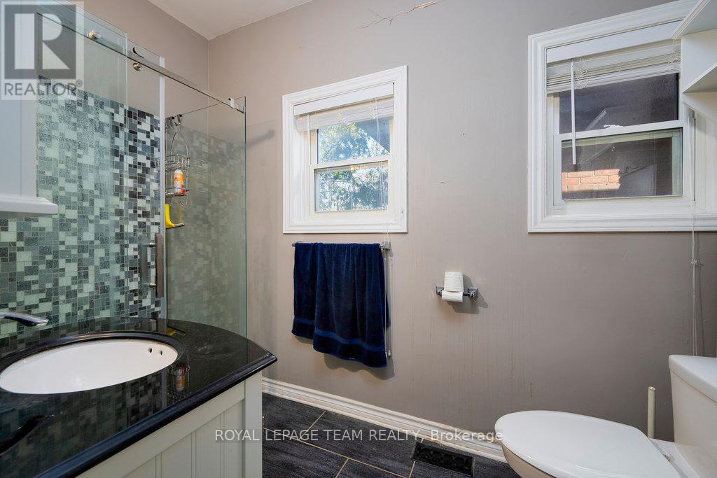 422 DONALD B MUNRO DRIVE - 19