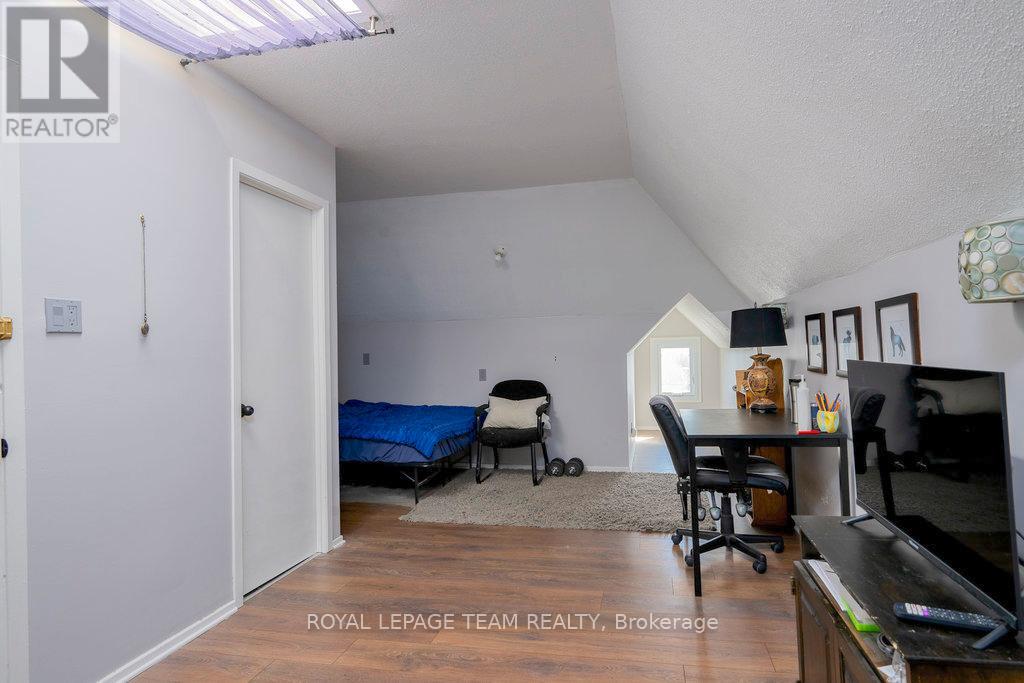 422 DONALD B MUNRO DRIVE - 14