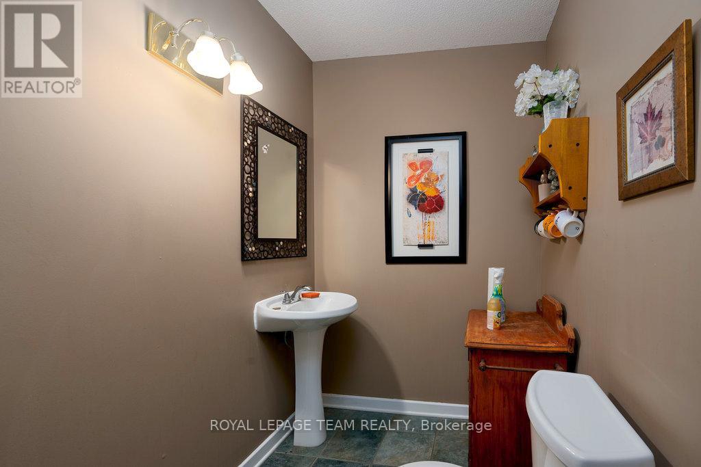 422 DONALD B MUNRO DRIVE - 9