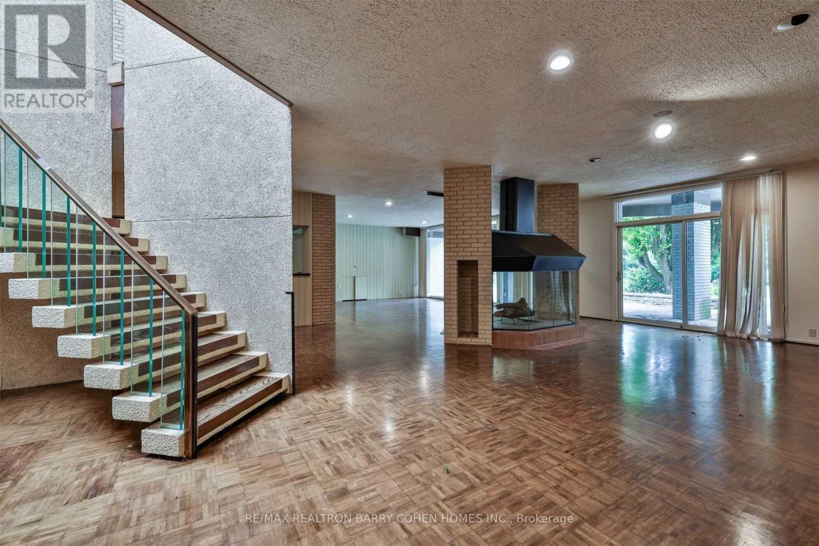 14 PARK LANE CIRCLE - 32