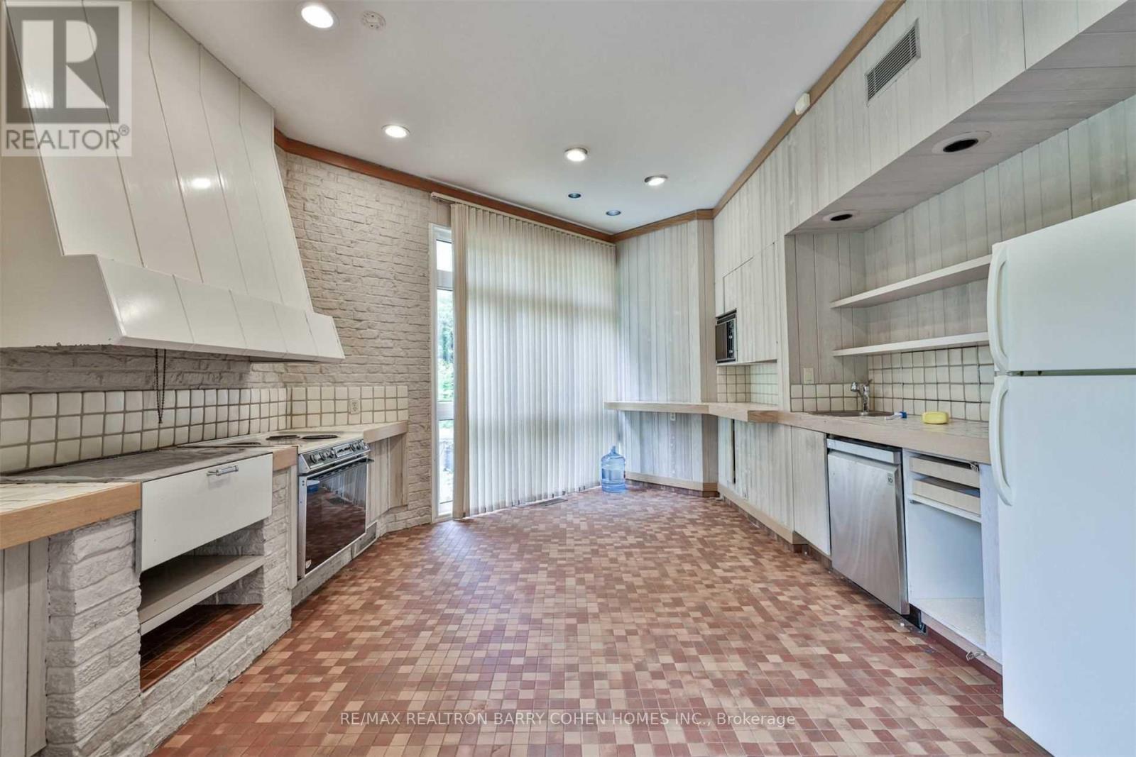 14 PARK LANE CIRCLE - 34