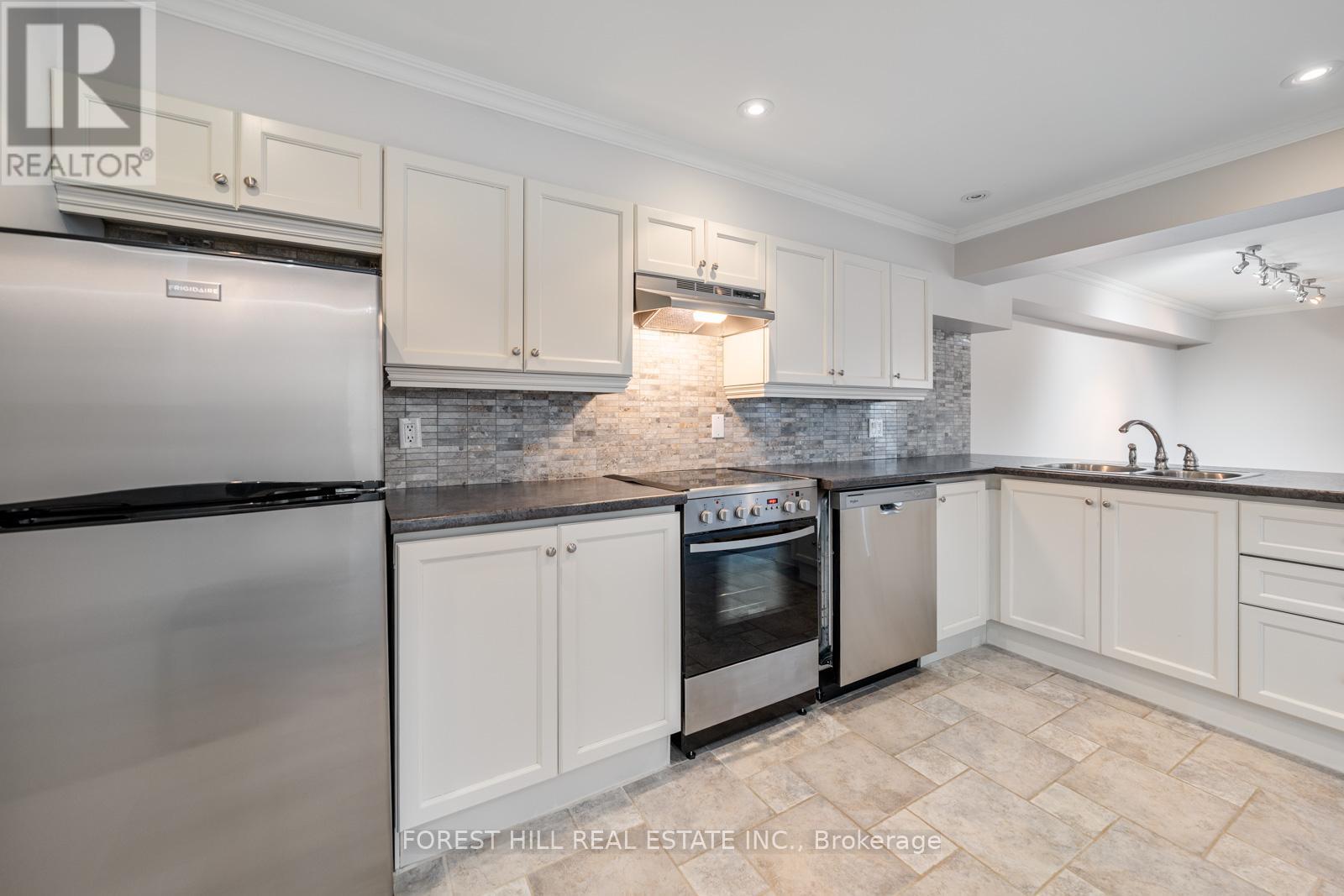 #2 11A CLARENDON AVENUE - 25
