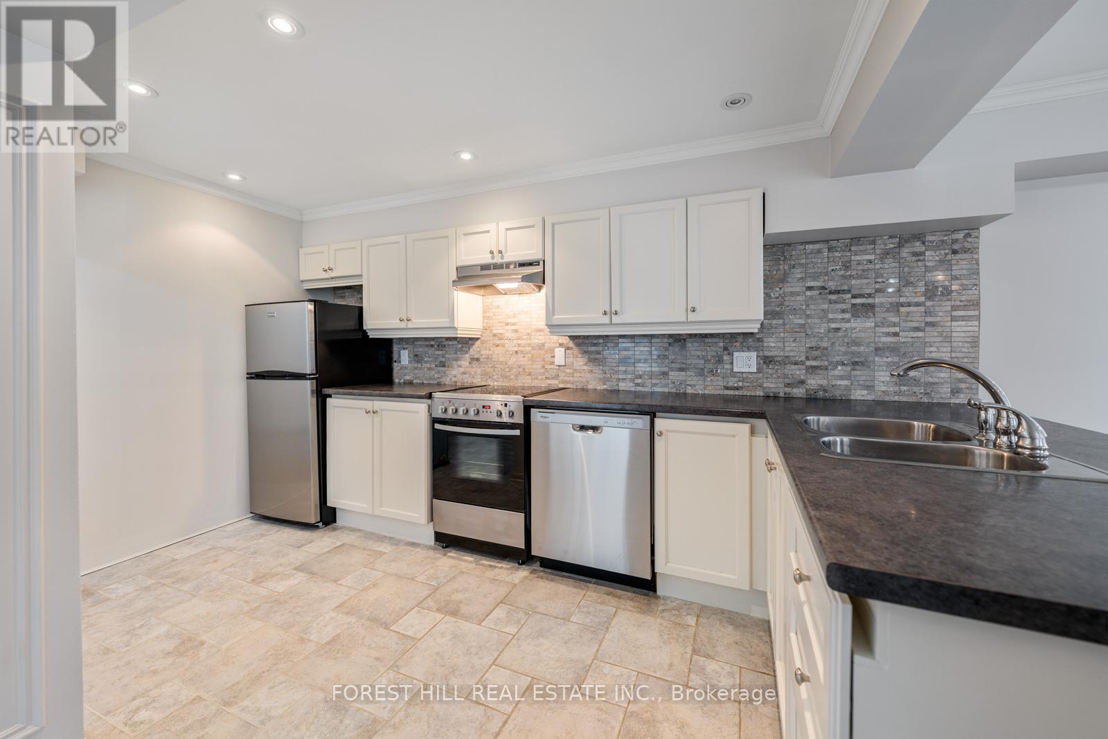 #2 11A CLARENDON AVENUE - 27