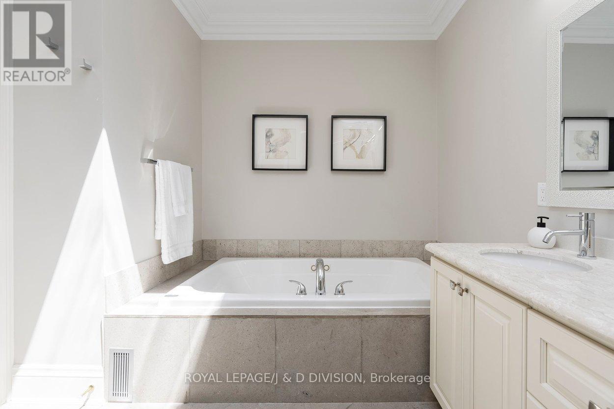 1022 SPADINA ROAD - 26