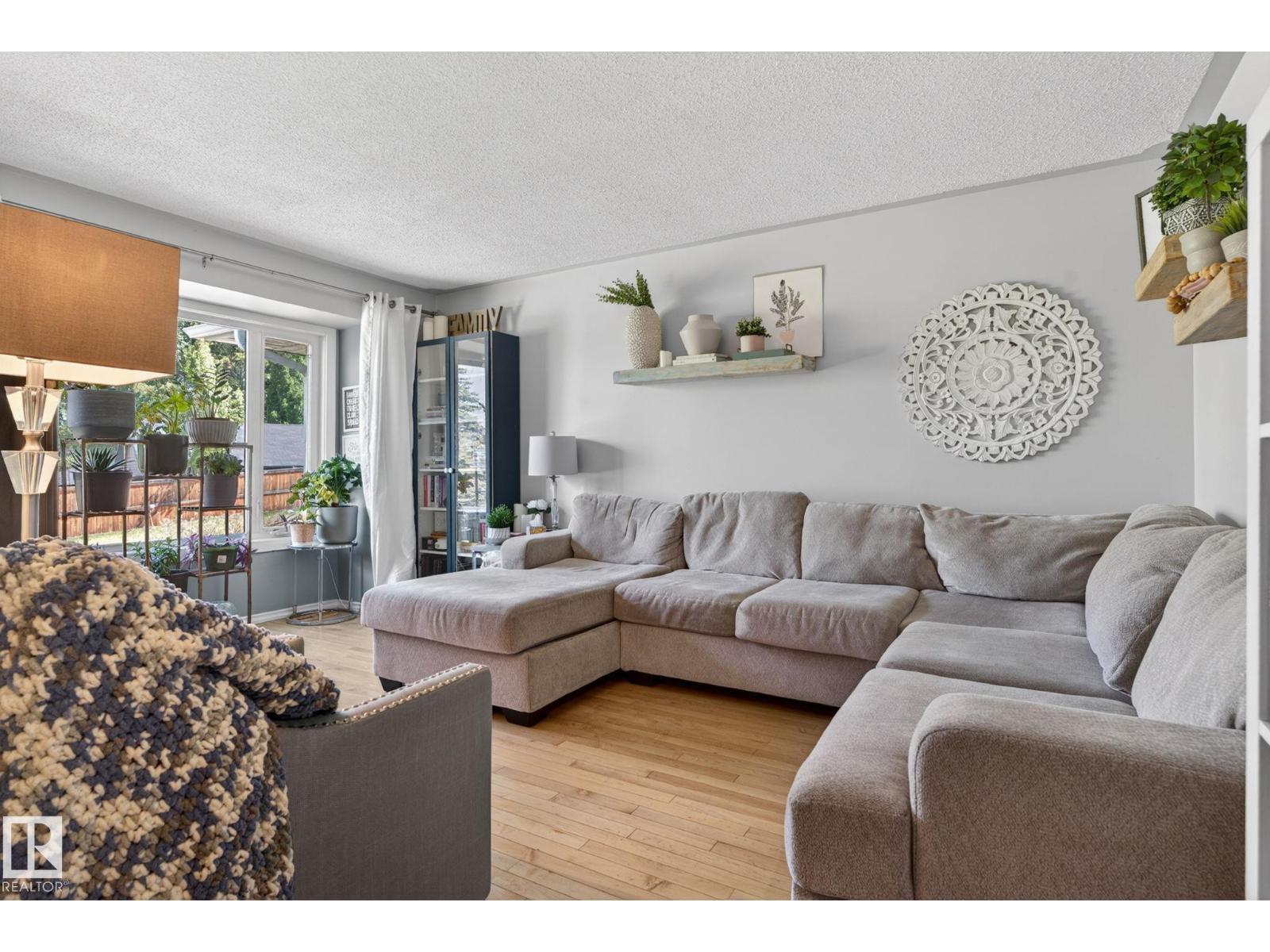 5511 51 AV — photo 15