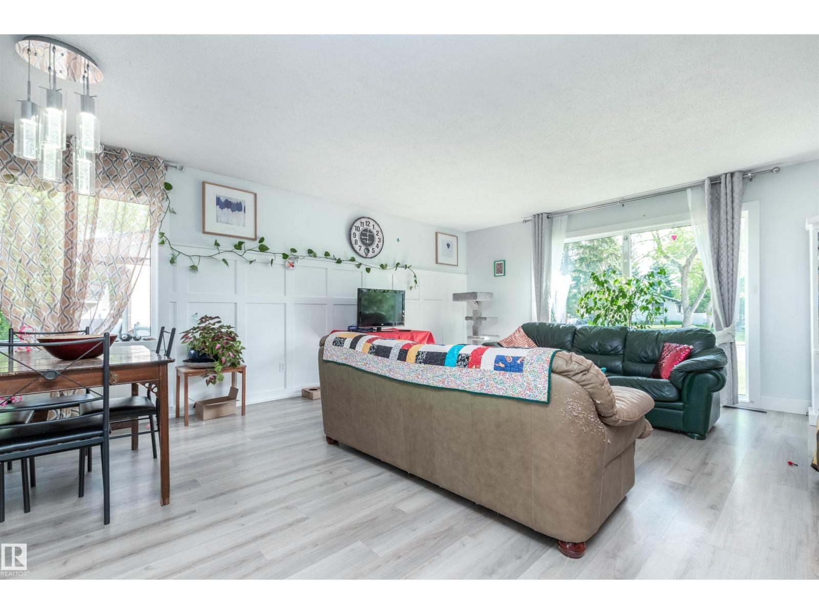 88 CIRCLEWOOD DR - 11