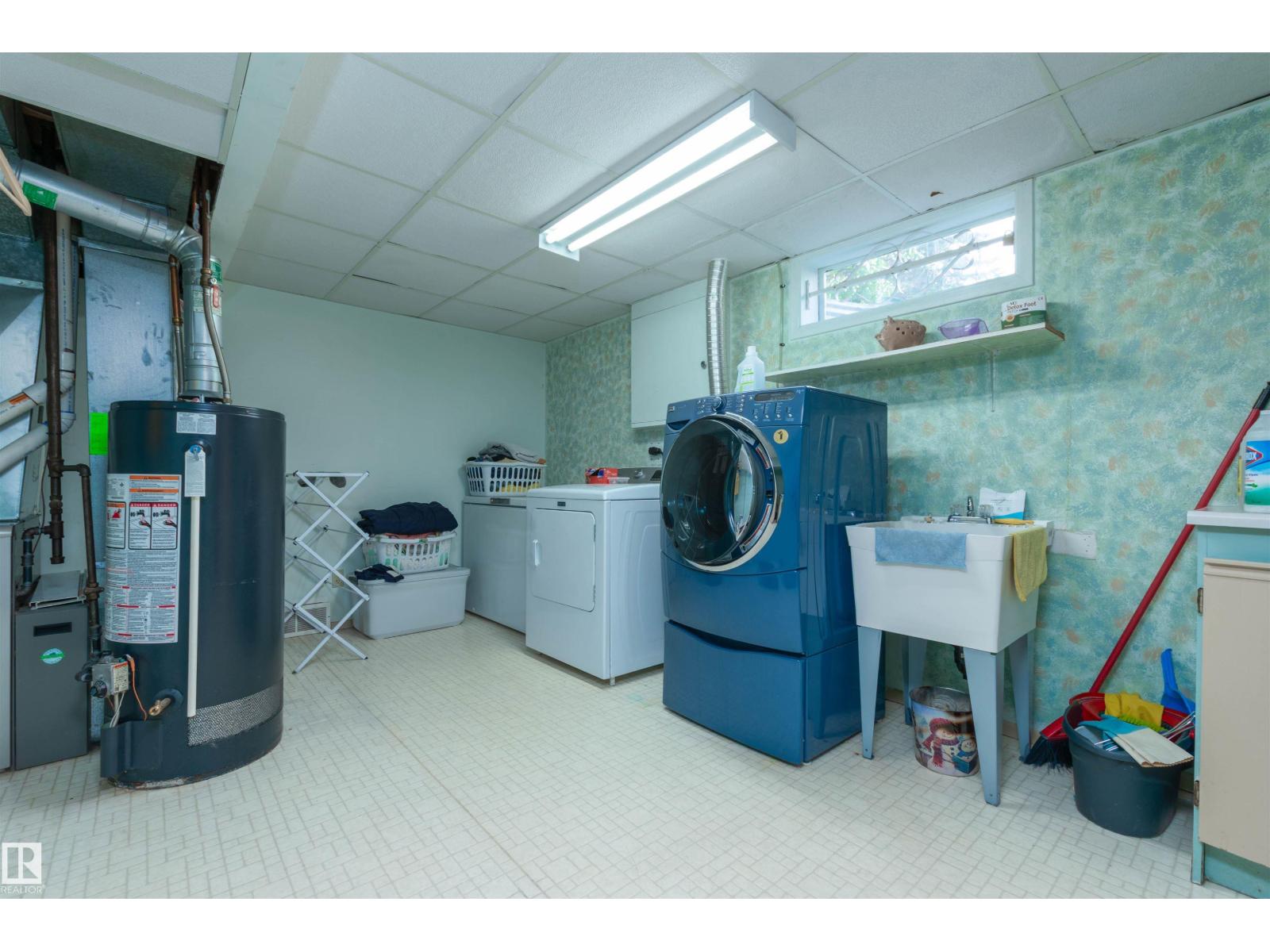 88 CIRCLEWOOD DR - 28