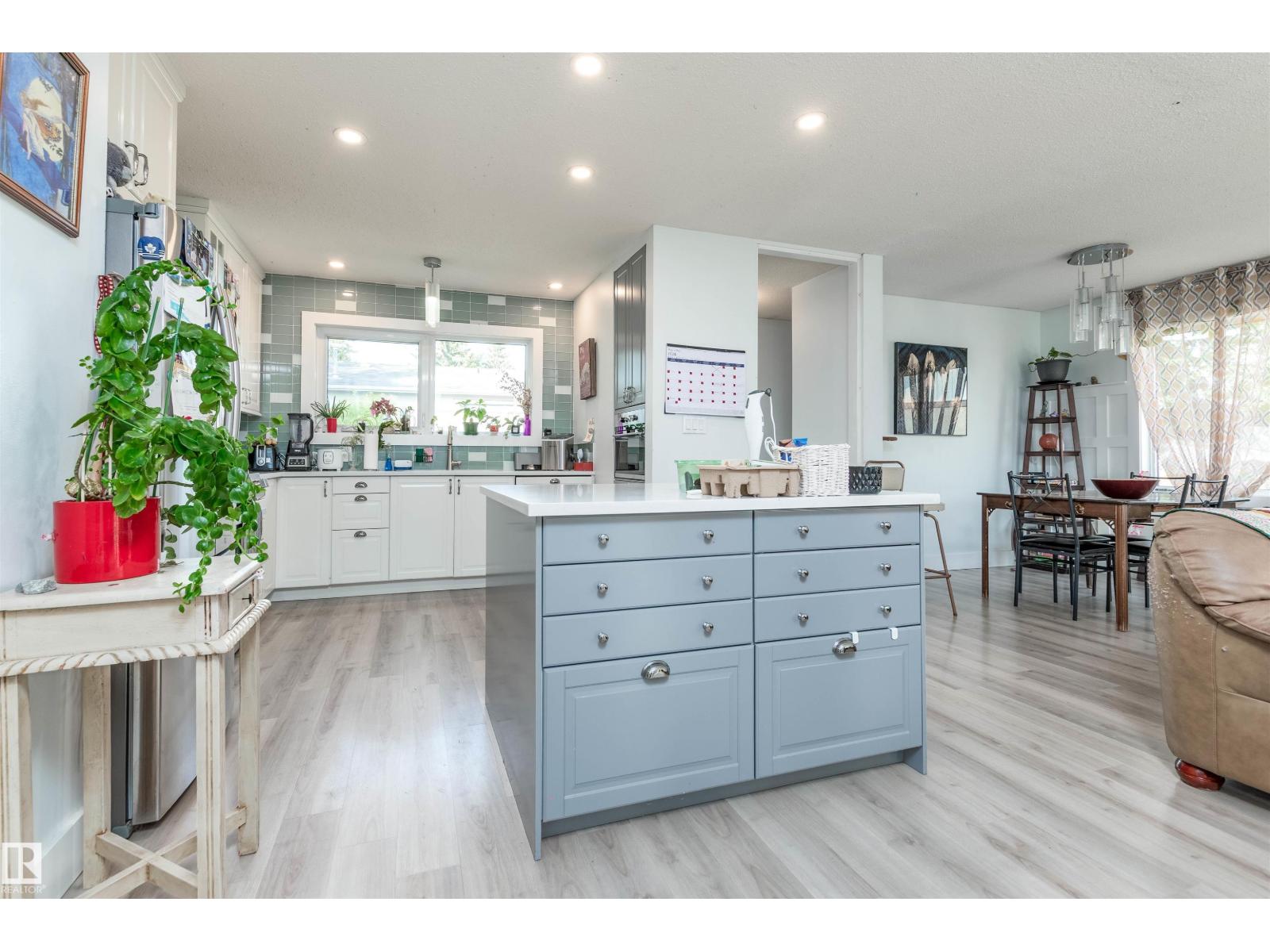 88 CIRCLEWOOD DR - 3