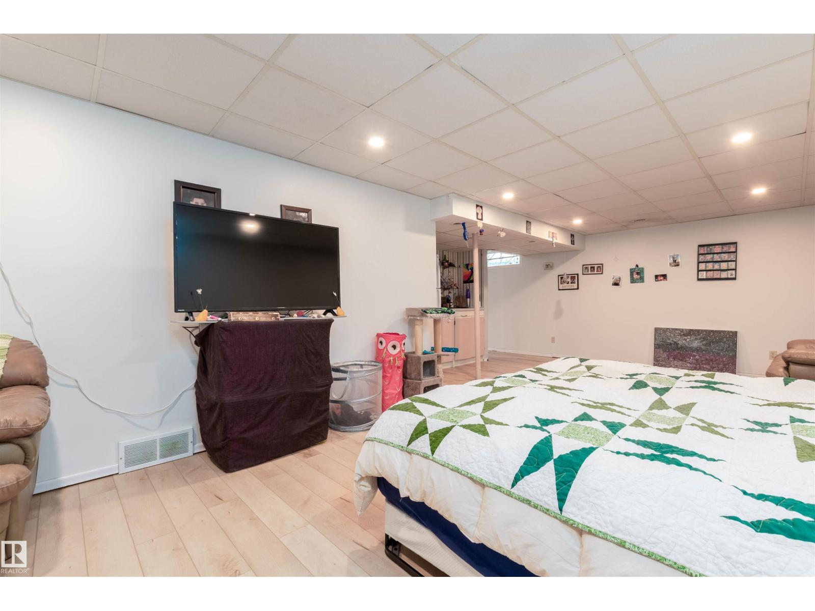 88 CIRCLEWOOD DR - 24