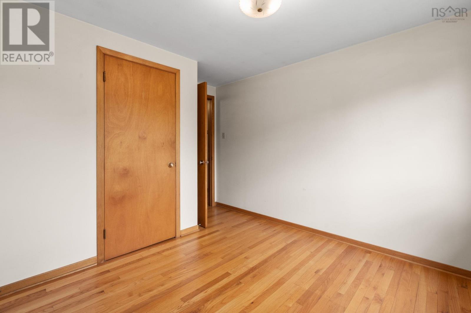 46 Kent Avenue - 28