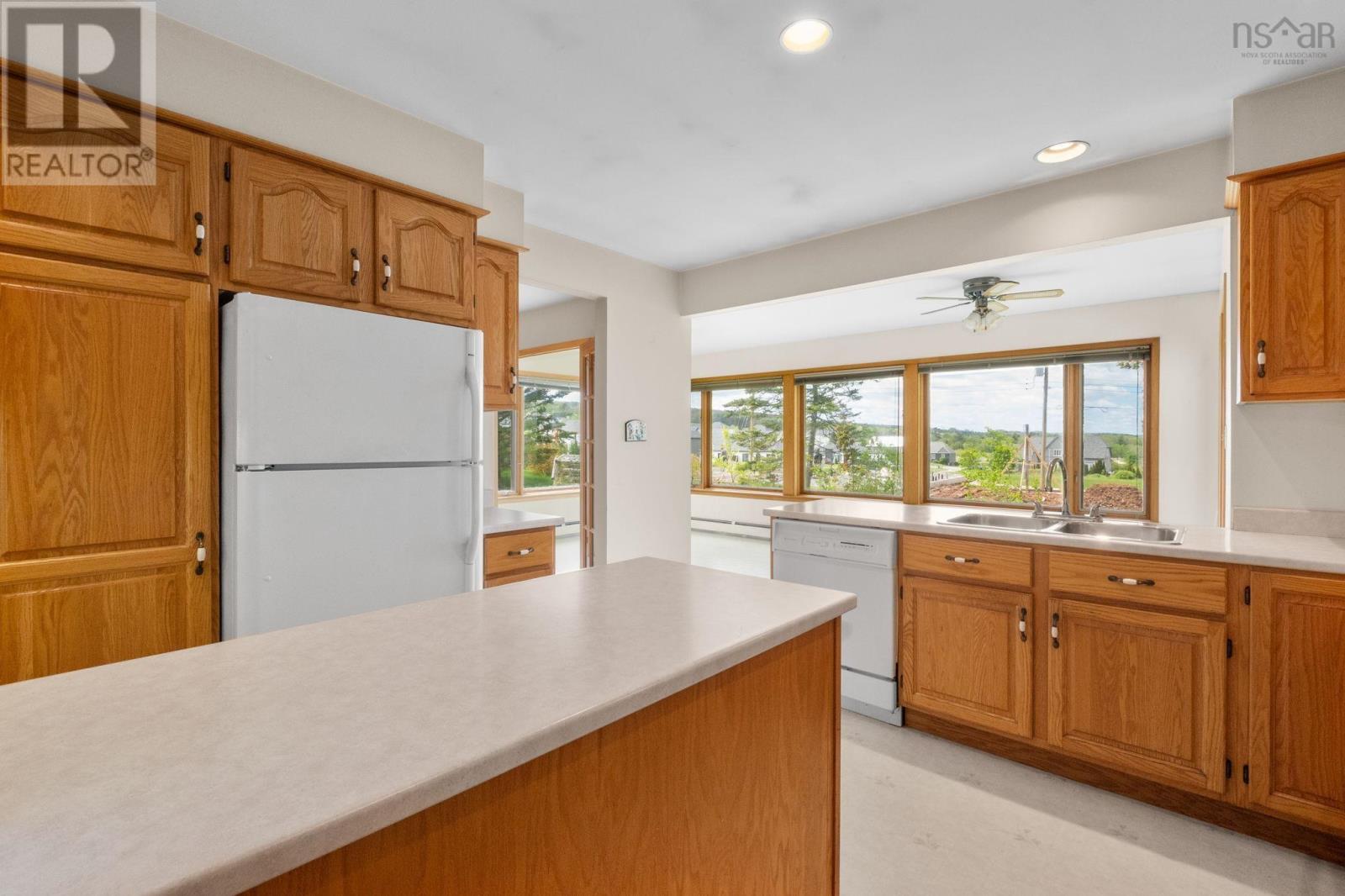 46 Kent Avenue - 22