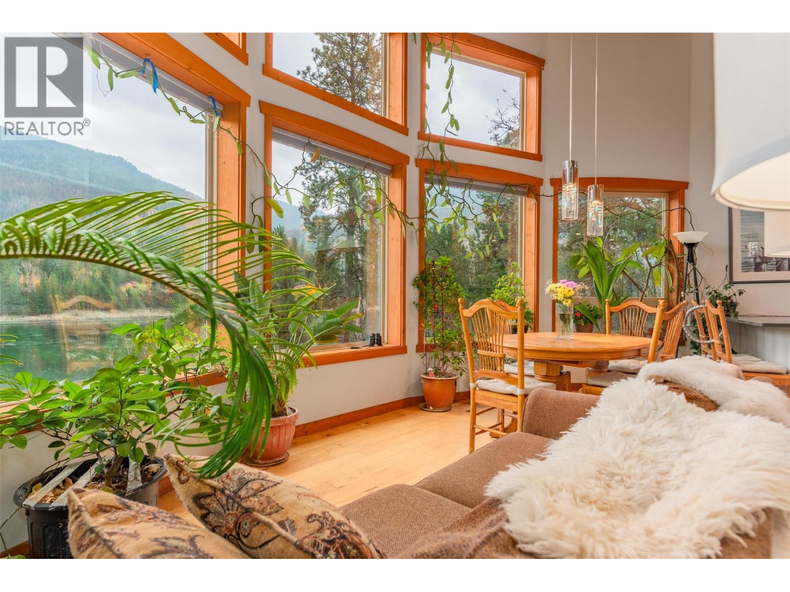 810A 16th Avenue - 58