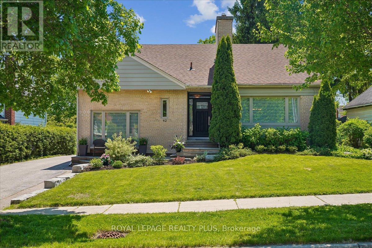 Listing photo of 42 ROSEVIEW AVENUE