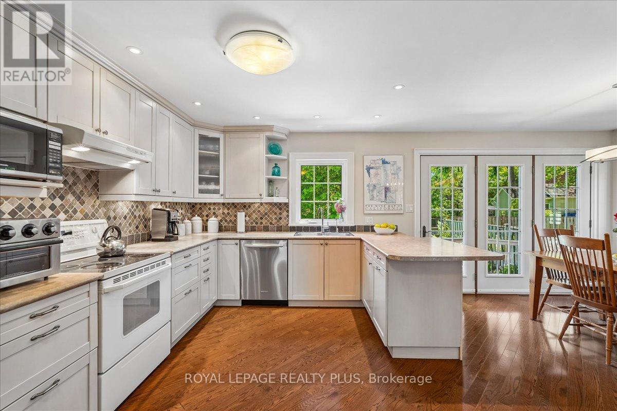 42 ROSEVIEW AVENUE - 12