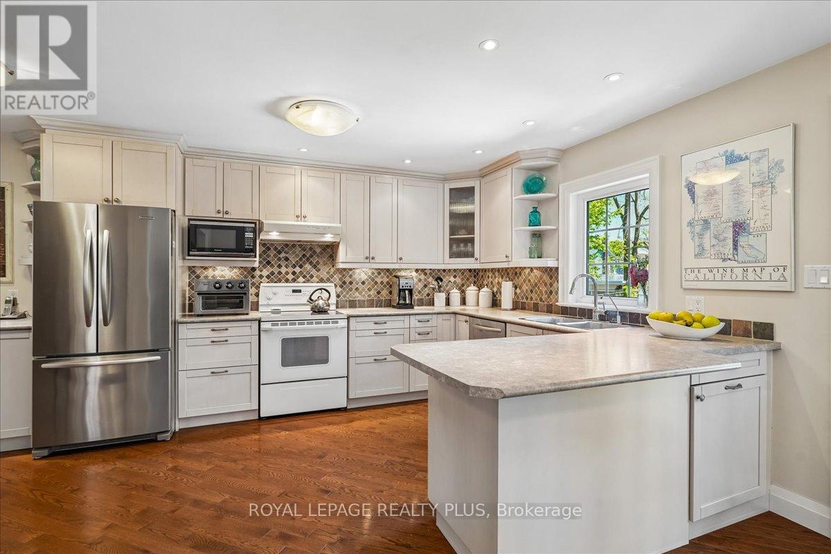 42 ROSEVIEW AVENUE - 15