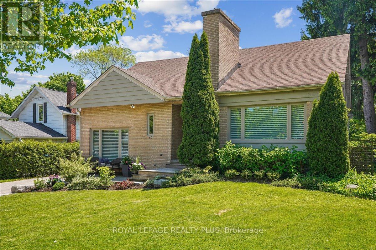 42 ROSEVIEW AVENUE - 2