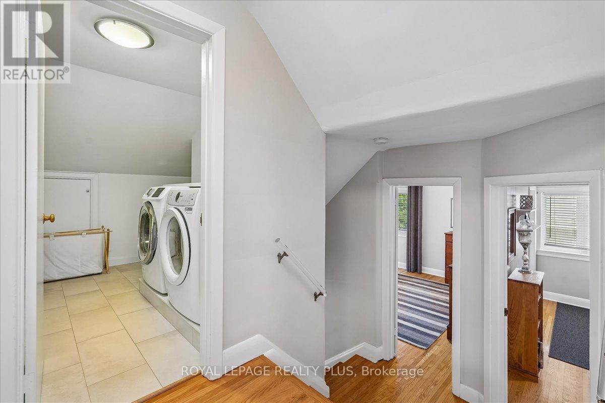 42 ROSEVIEW AVENUE - 22