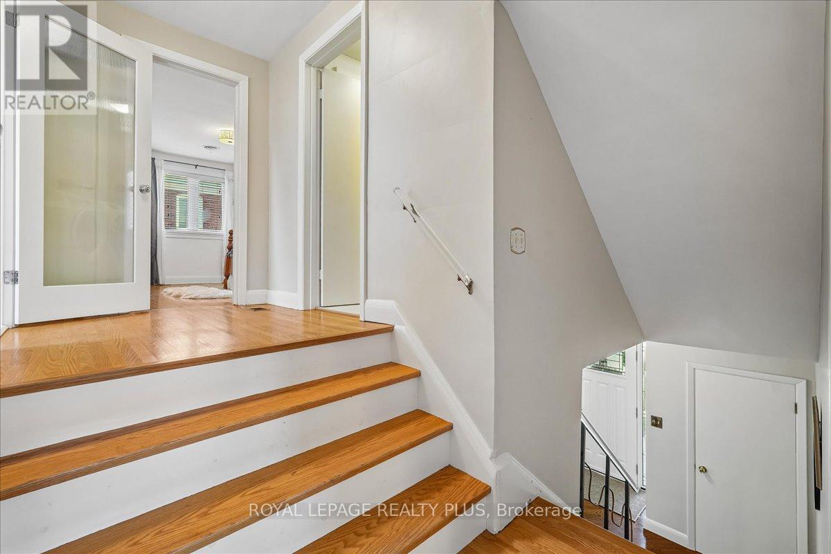 42 ROSEVIEW AVENUE - 23