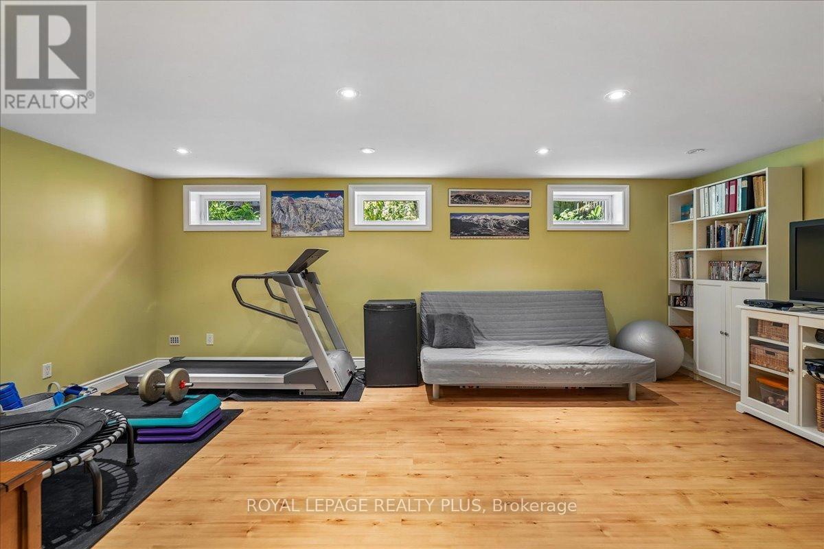 42 ROSEVIEW AVENUE - 29
