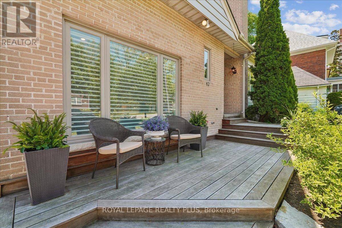 42 ROSEVIEW AVENUE - 3