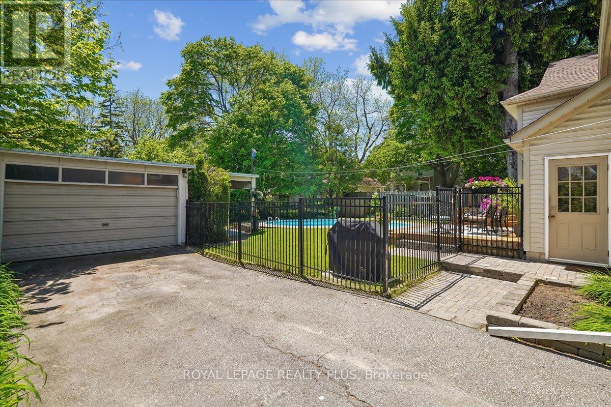 42 ROSEVIEW AVENUE - 33