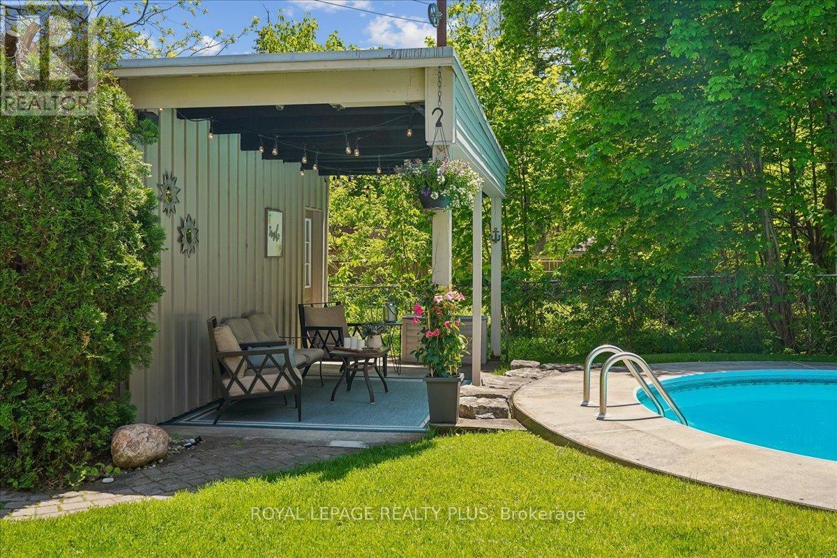 42 ROSEVIEW AVENUE - 36