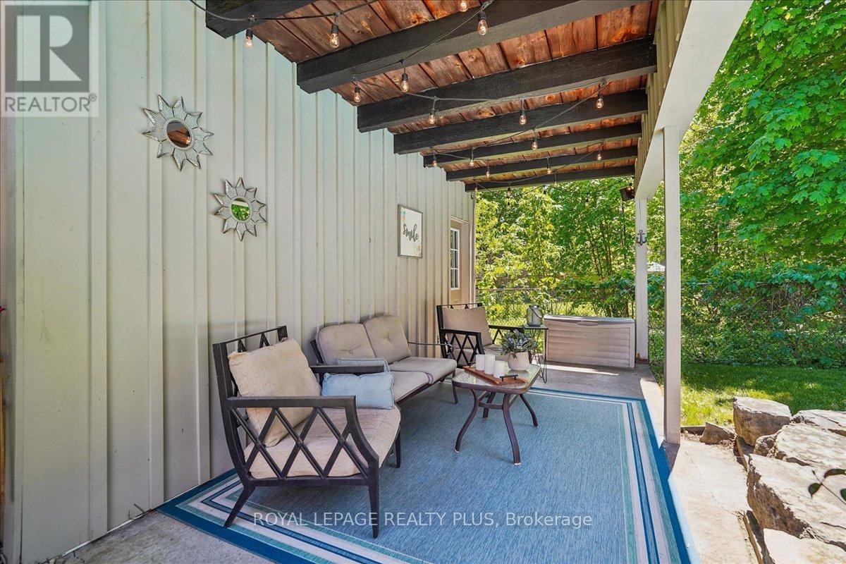 42 ROSEVIEW AVENUE - 37