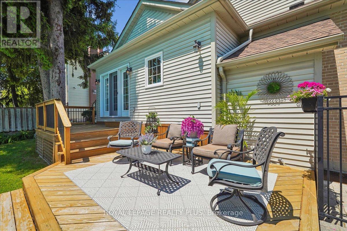 42 ROSEVIEW AVENUE - 38