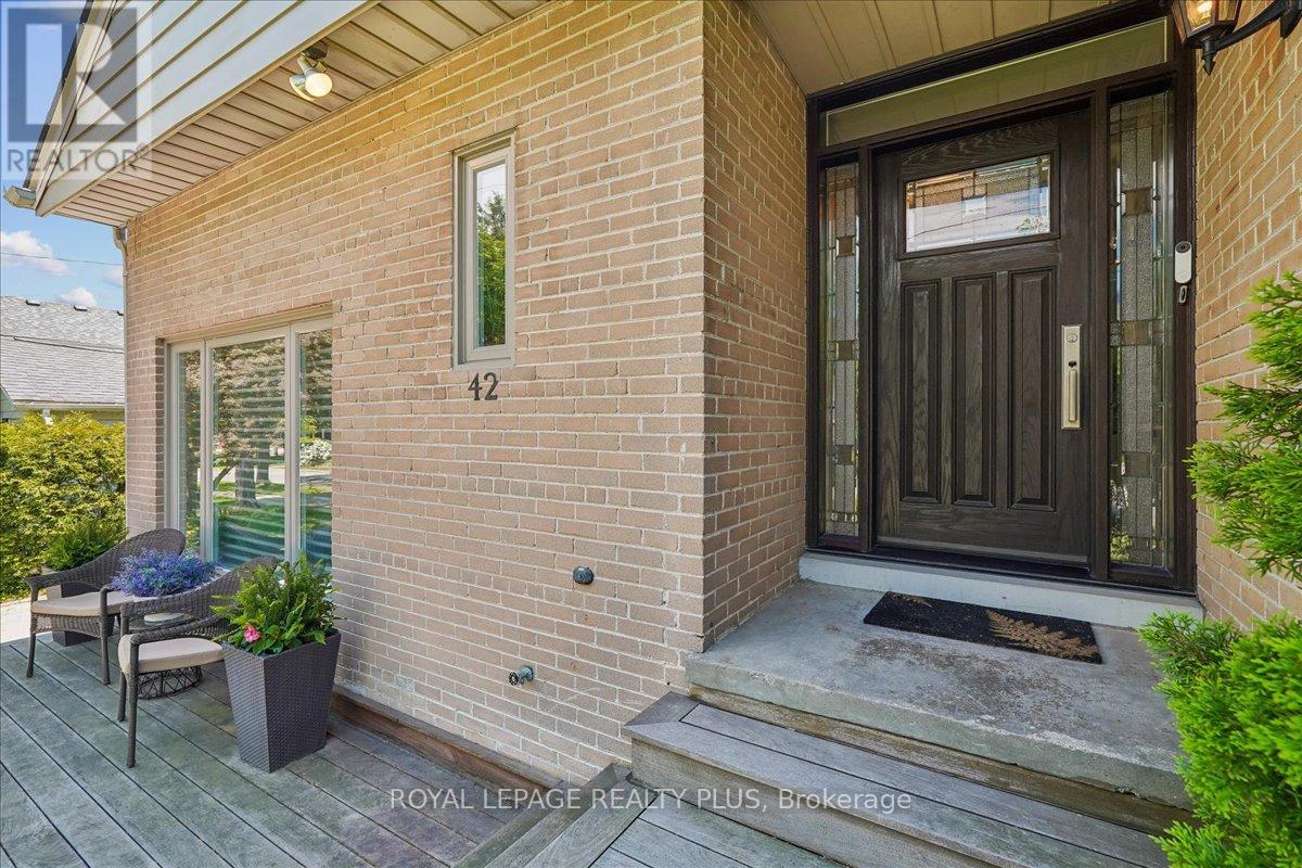 42 ROSEVIEW AVENUE - 4