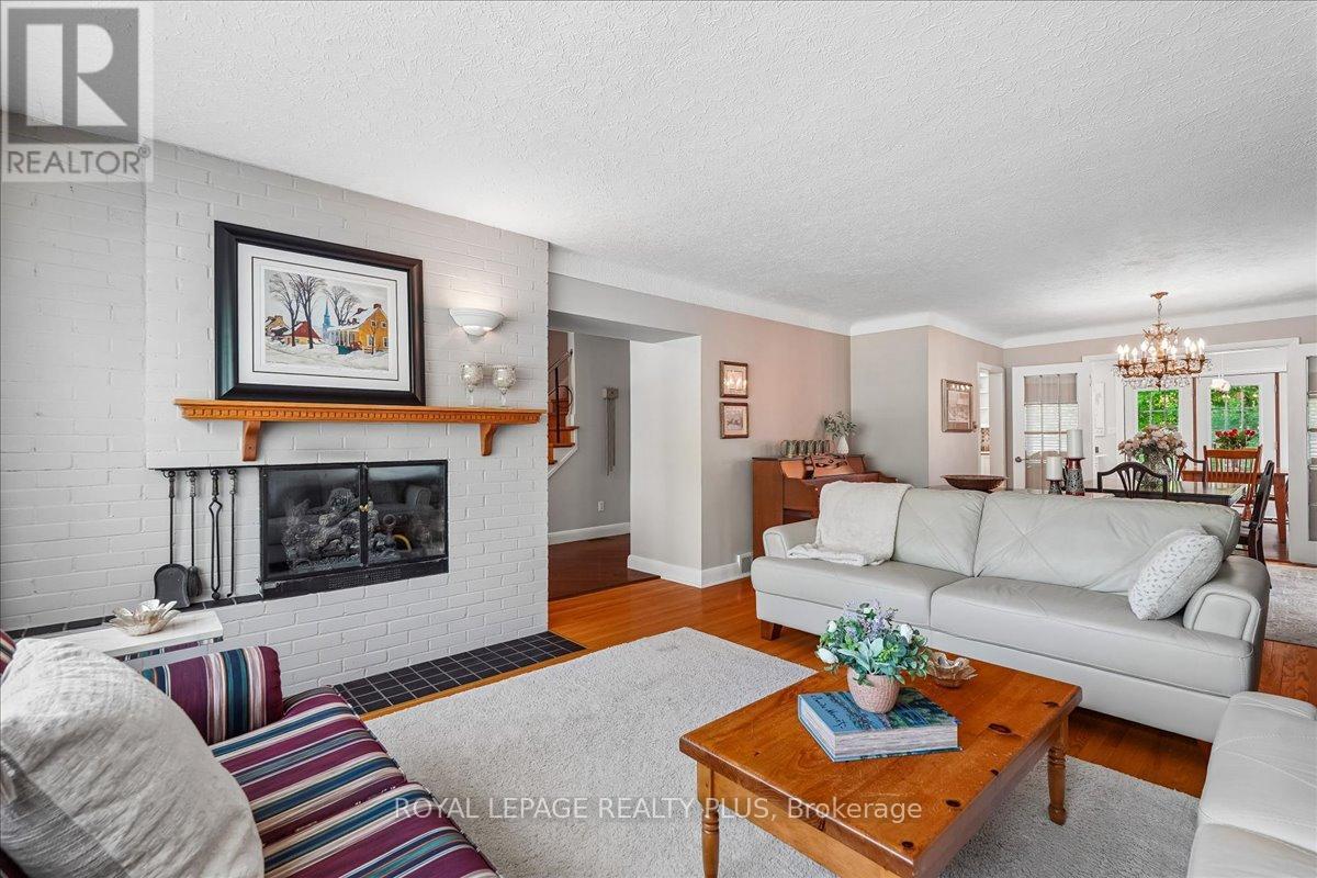42 ROSEVIEW AVENUE - 9