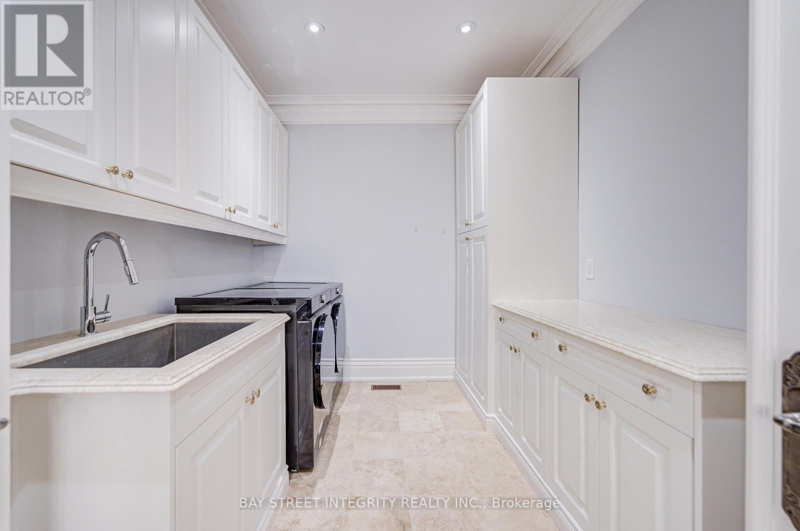 9 HIGHLAND COURT - 32