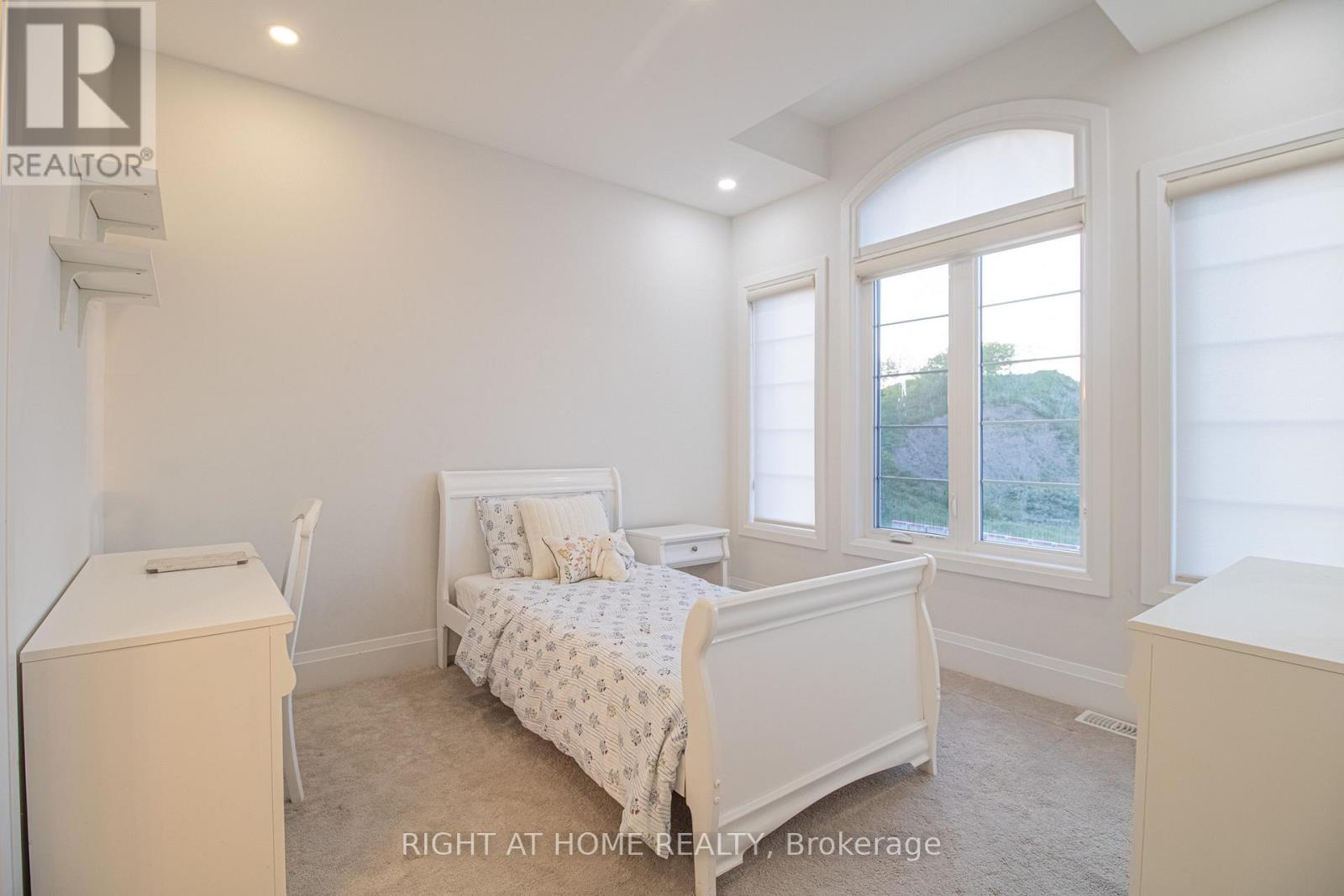 43 LONGWORTH AVENUE - 32