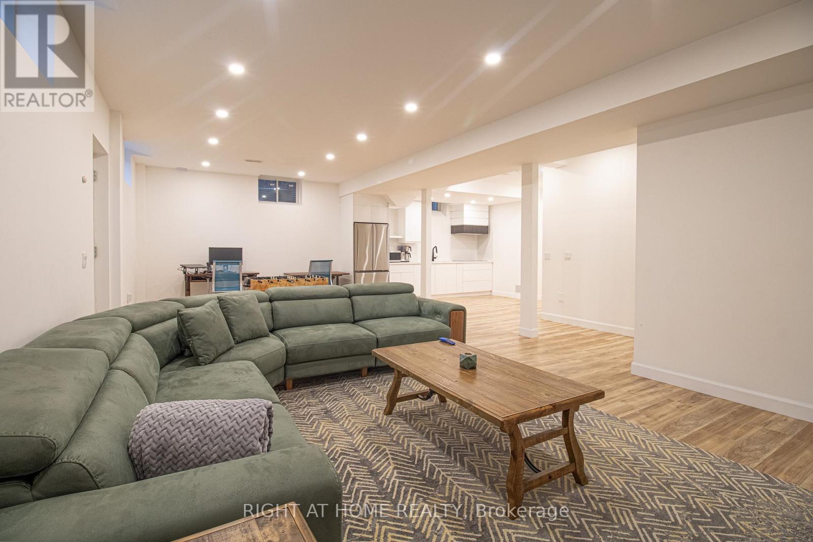 43 LONGWORTH AVENUE - 39