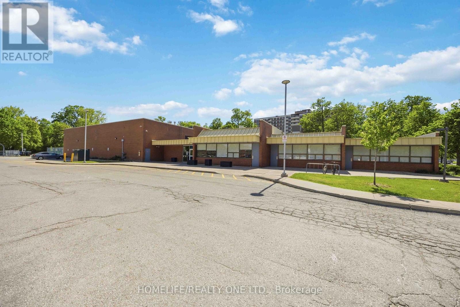 40 WHEATSHEAF CRESCENT - 32