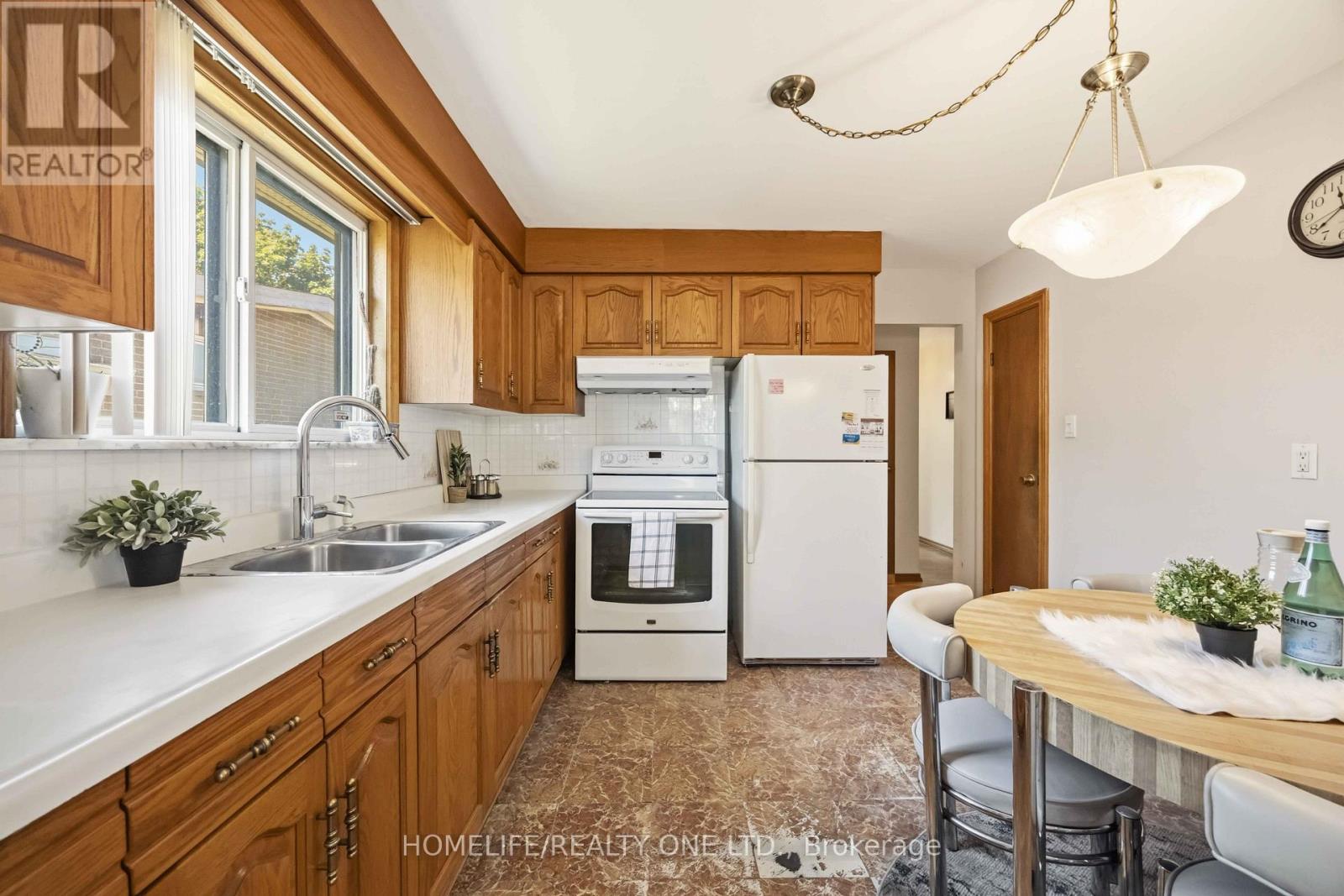 40 WHEATSHEAF CRESCENT - 8