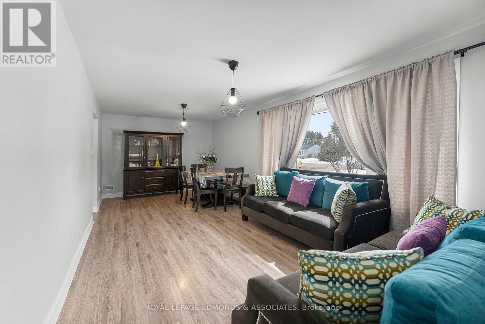 31 SILKE DRIVE - 11