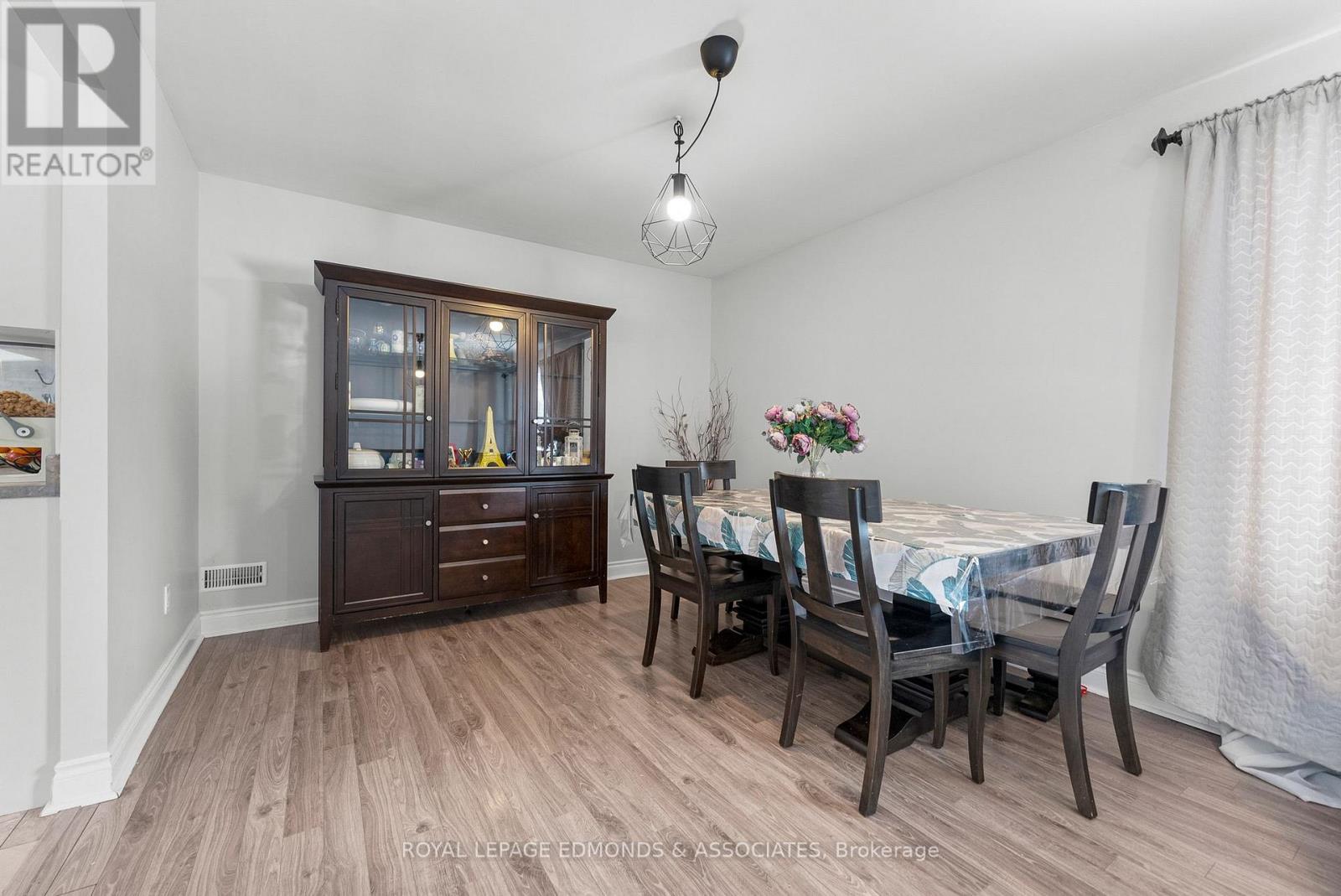 31 SILKE DRIVE - 10