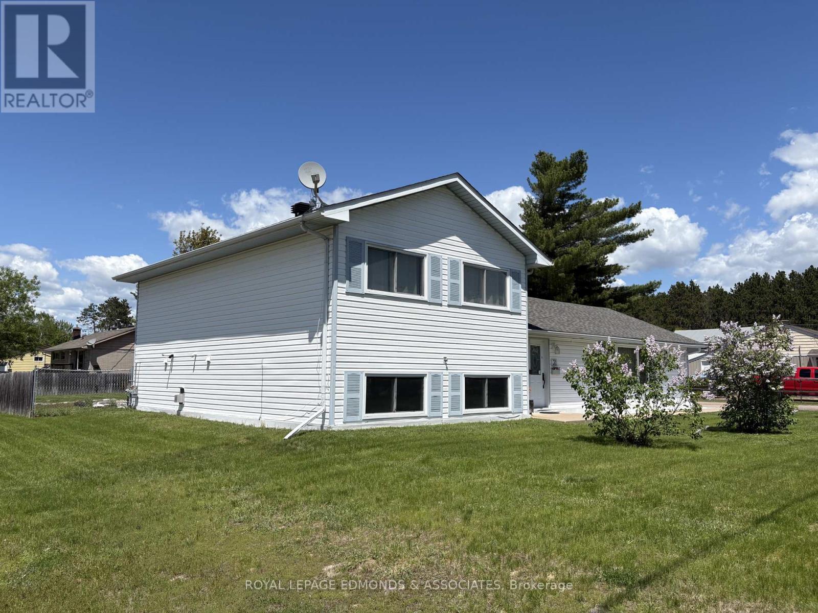 31 SILKE DRIVE - 3