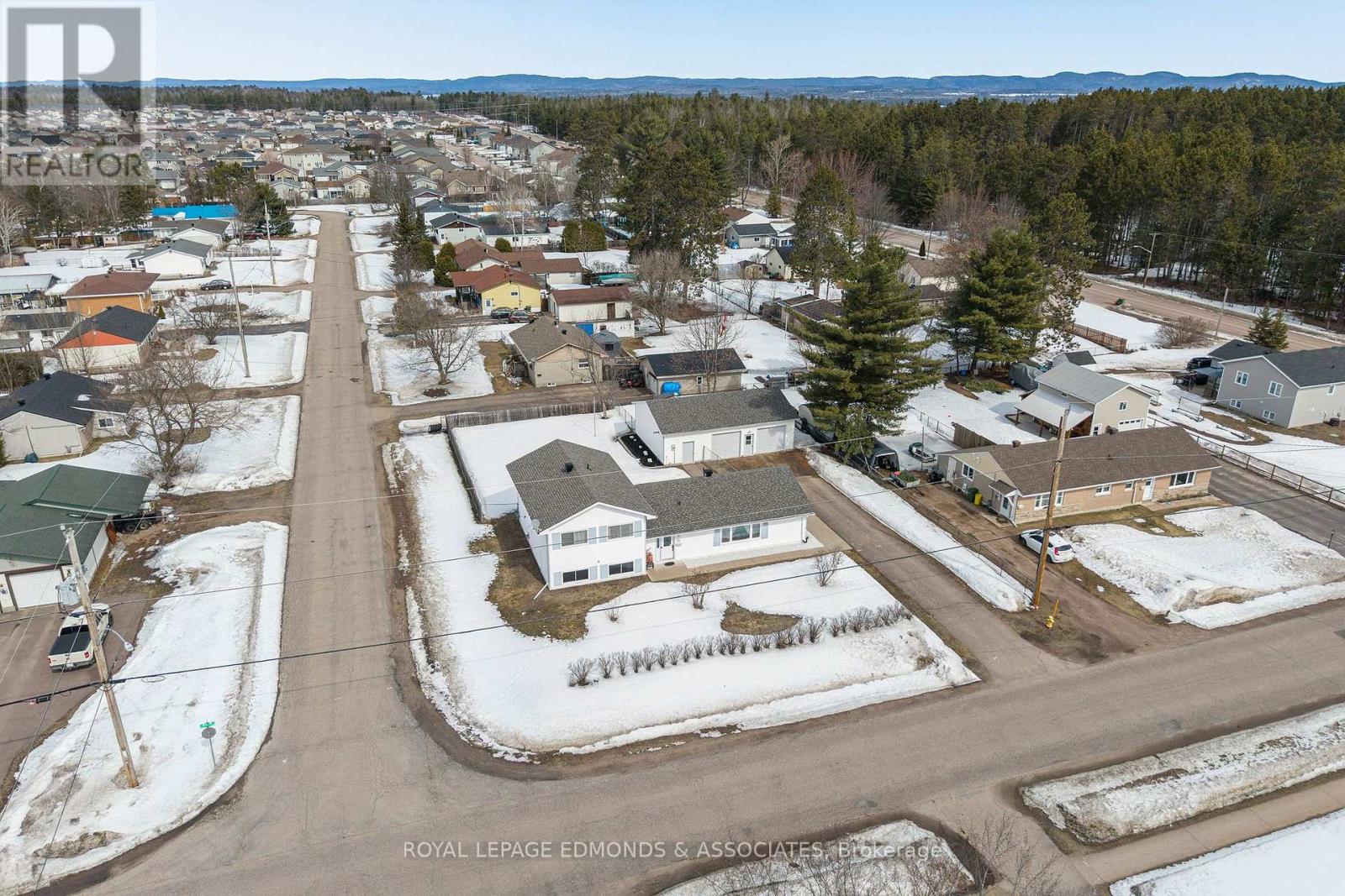 31 SILKE DRIVE - 50
