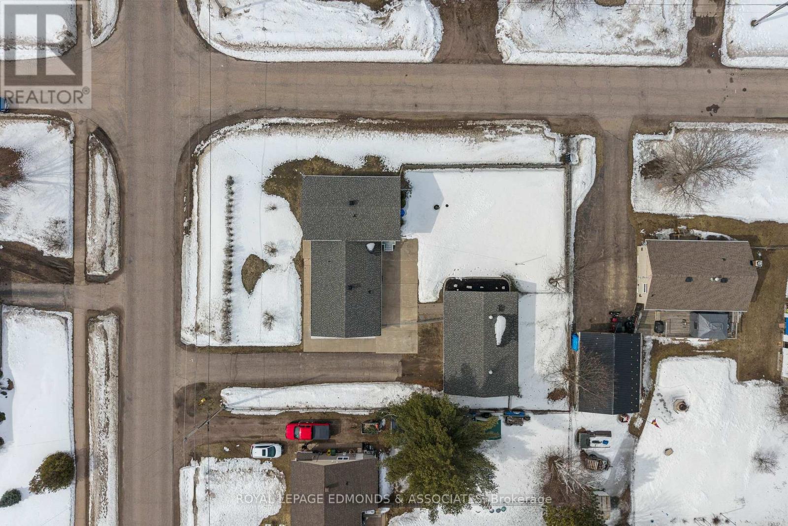 31 SILKE DRIVE - 44