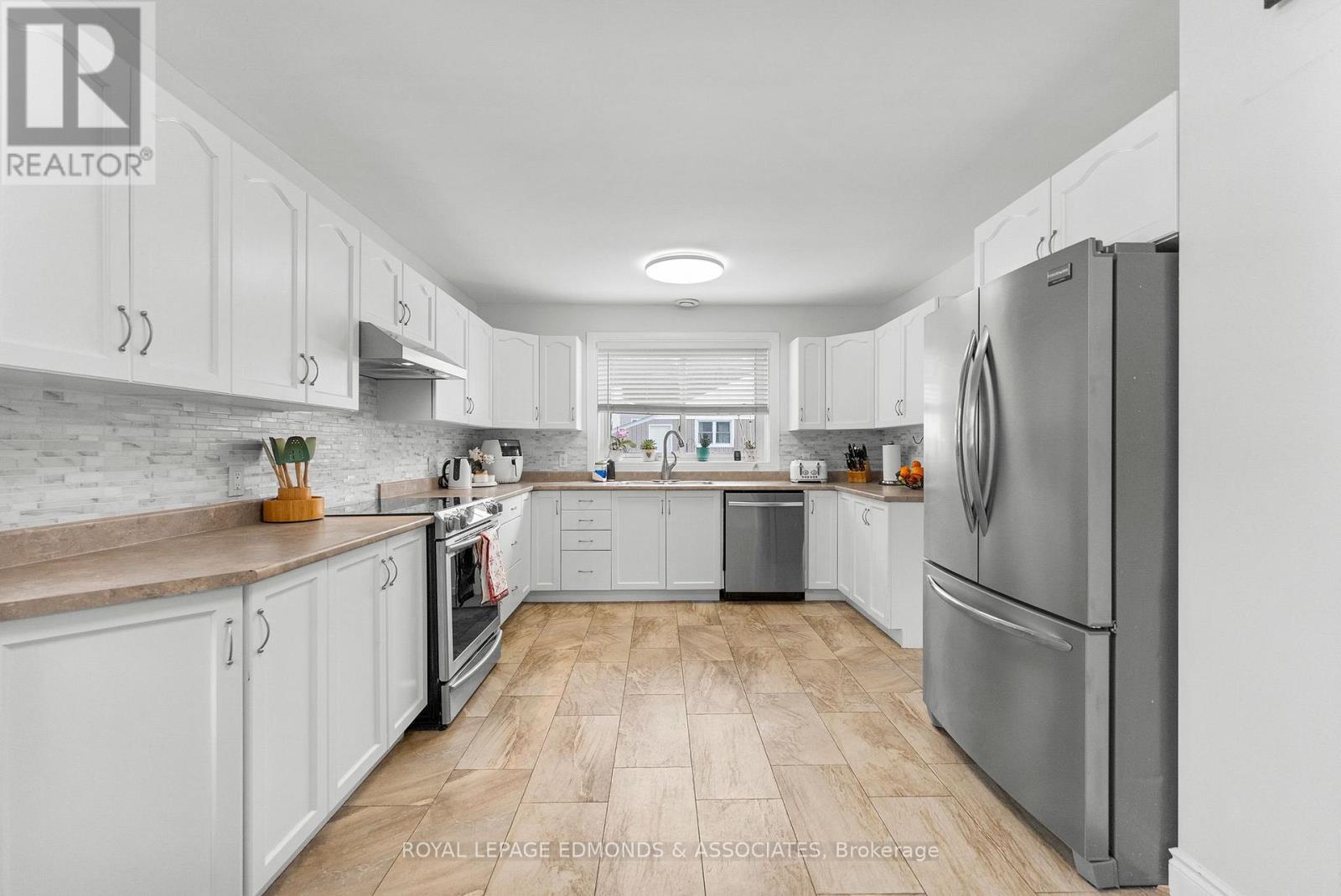 31 SILKE DRIVE - 7