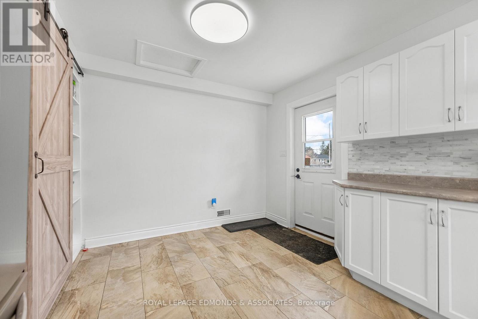 31 SILKE DRIVE - 9