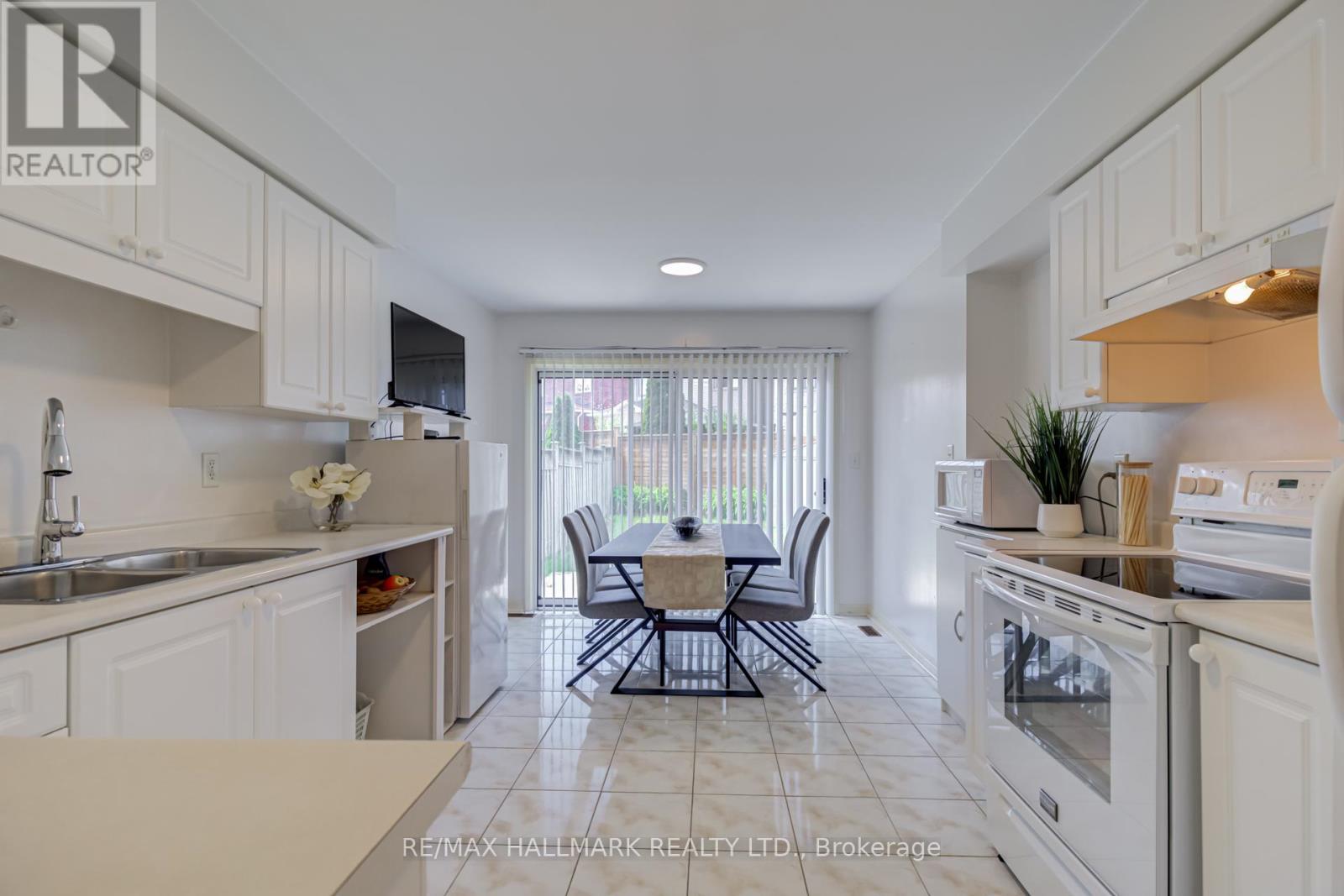 100 NARROW VALLEY CRESCENT - 11