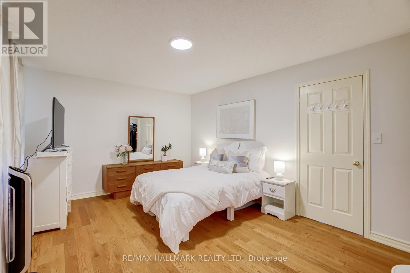 100 NARROW VALLEY CRESCENT - 21