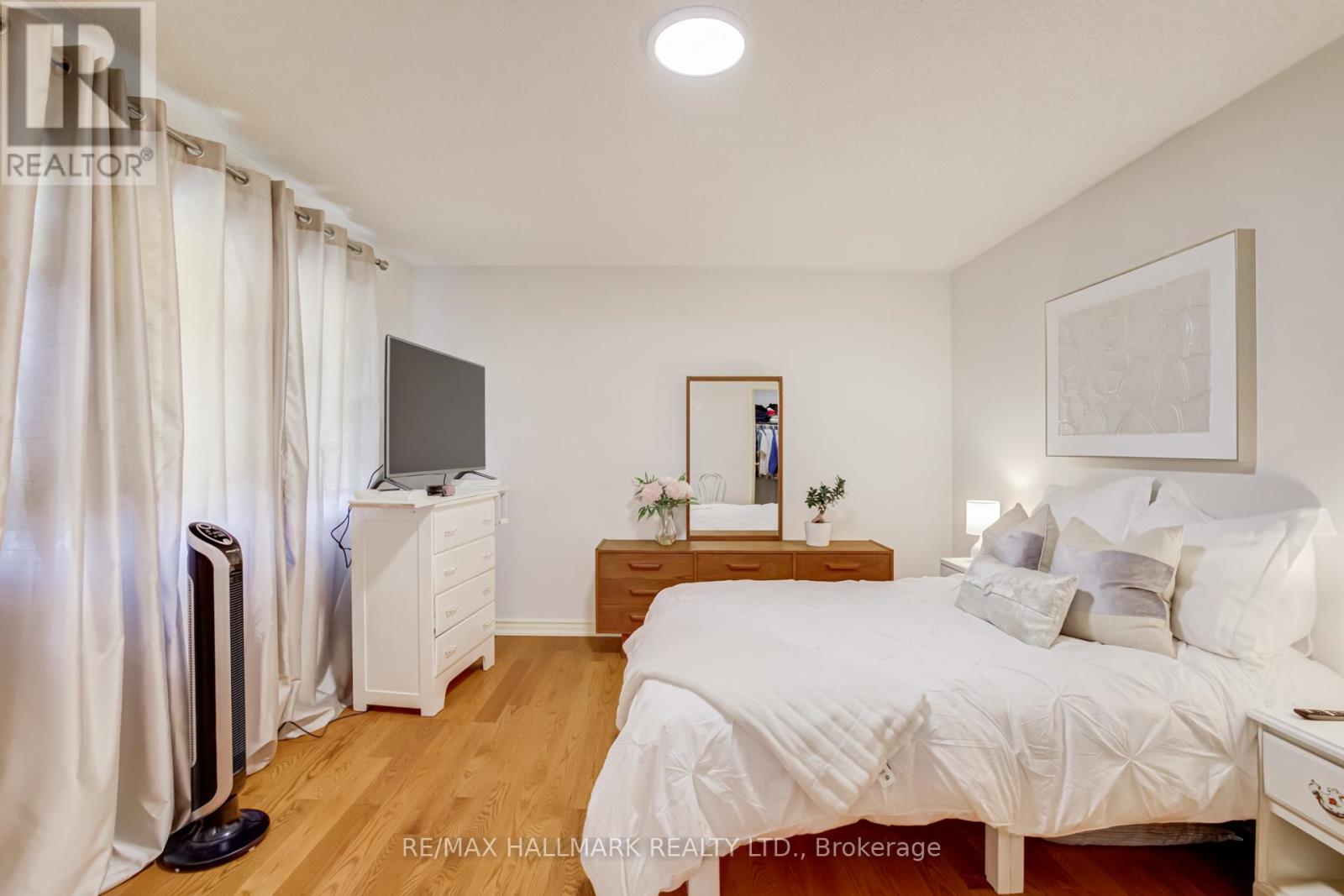 100 NARROW VALLEY CRESCENT - 23